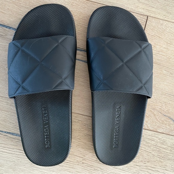 Bottega Vaneta black quilted pool slides - Picture 6 of 9